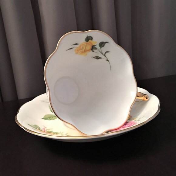 Queen Anne Cup and Saucer - Picture 2 of 10